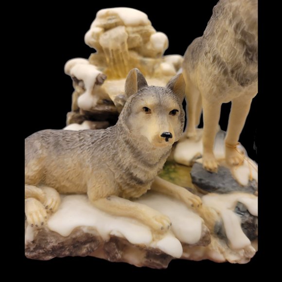 Ruby's Collection Wolves Figurine - Picture 7 of 9
